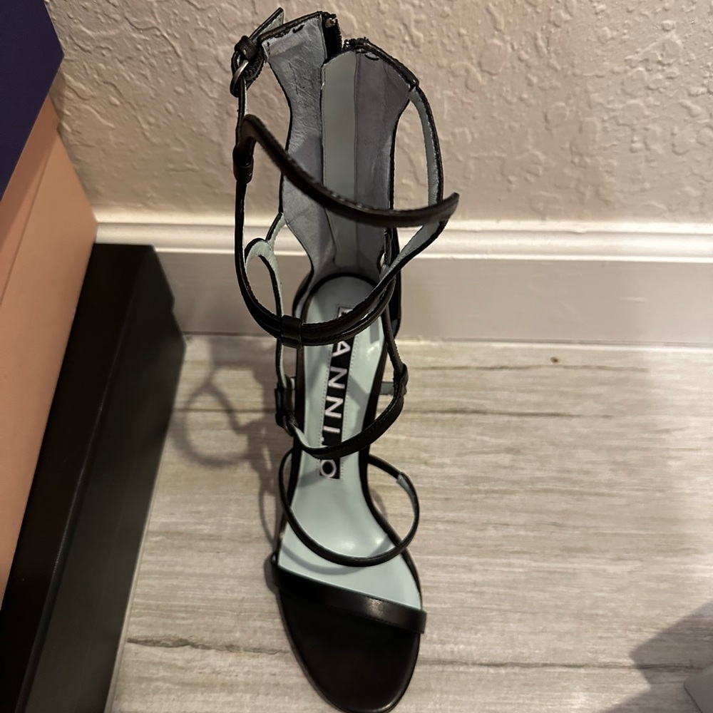 Dannijo black Emil sandals sz 9⭐️